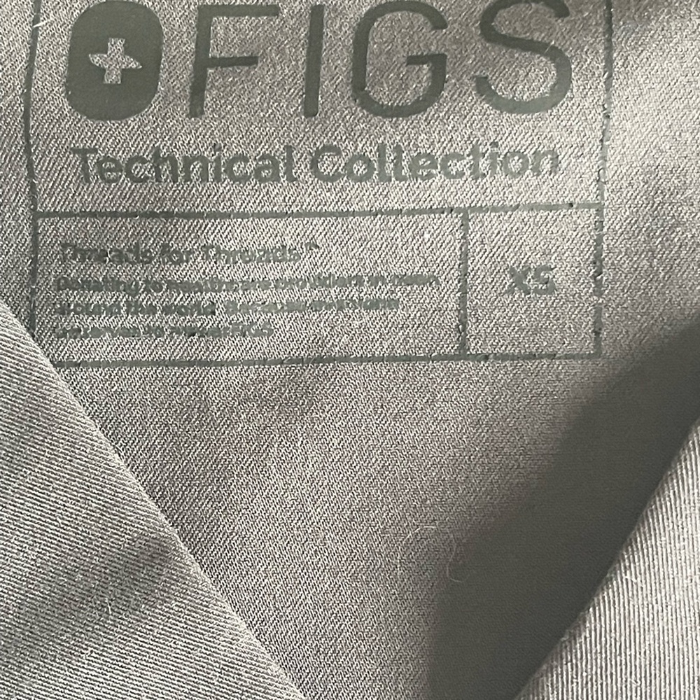 FIGS Men's Gray V-Neck Scrub Top Size XS - Picture 10 of 12